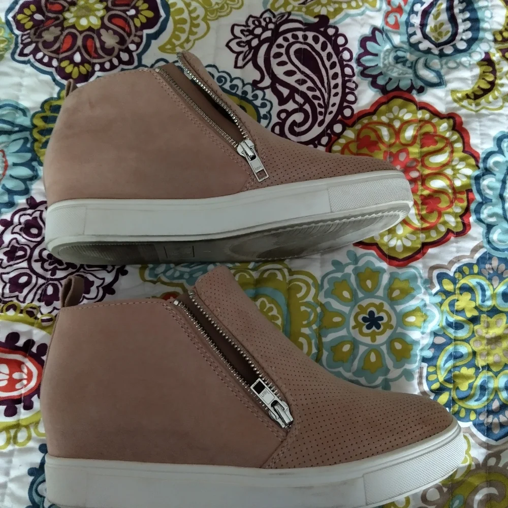 Stylish Women's Dusty Rose  Zip-Up Wedge Sneakers - Picture 5 of 6